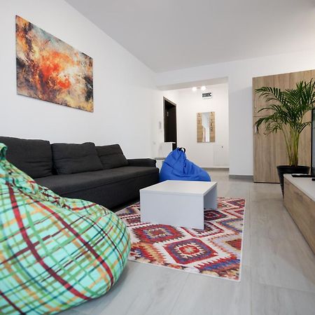 Vitan Central Oasis ---Free Secured Private Parking---Self Check-In-- Boekarest Buitenkant foto