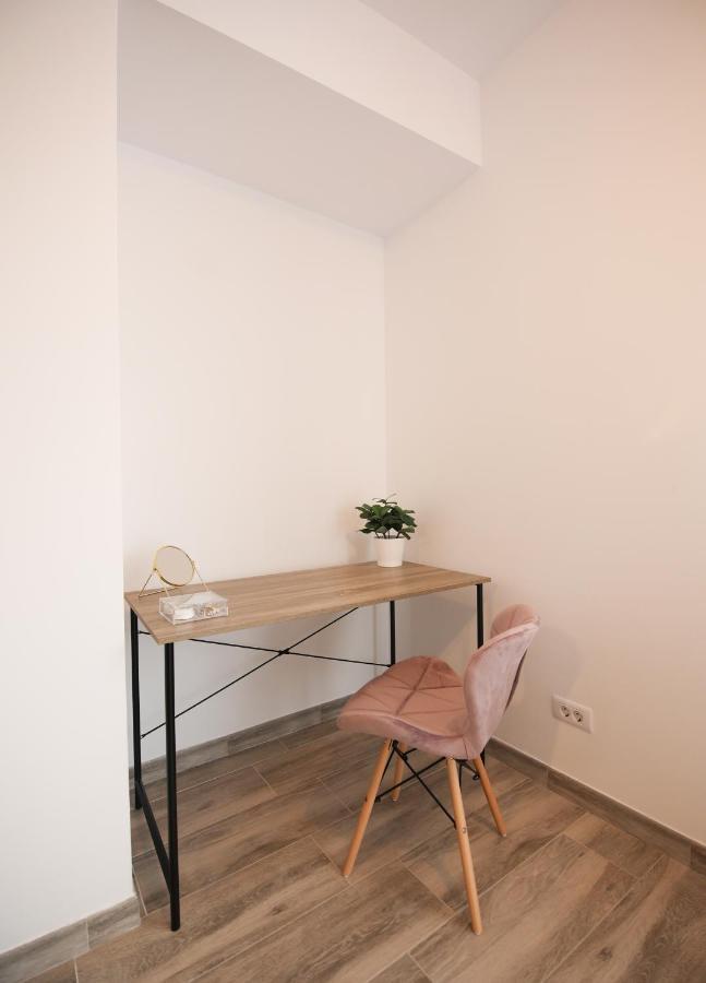 Vitan Central Oasis ---Free Secured Private Parking---Self Check-In-- Boekarest Buitenkant foto