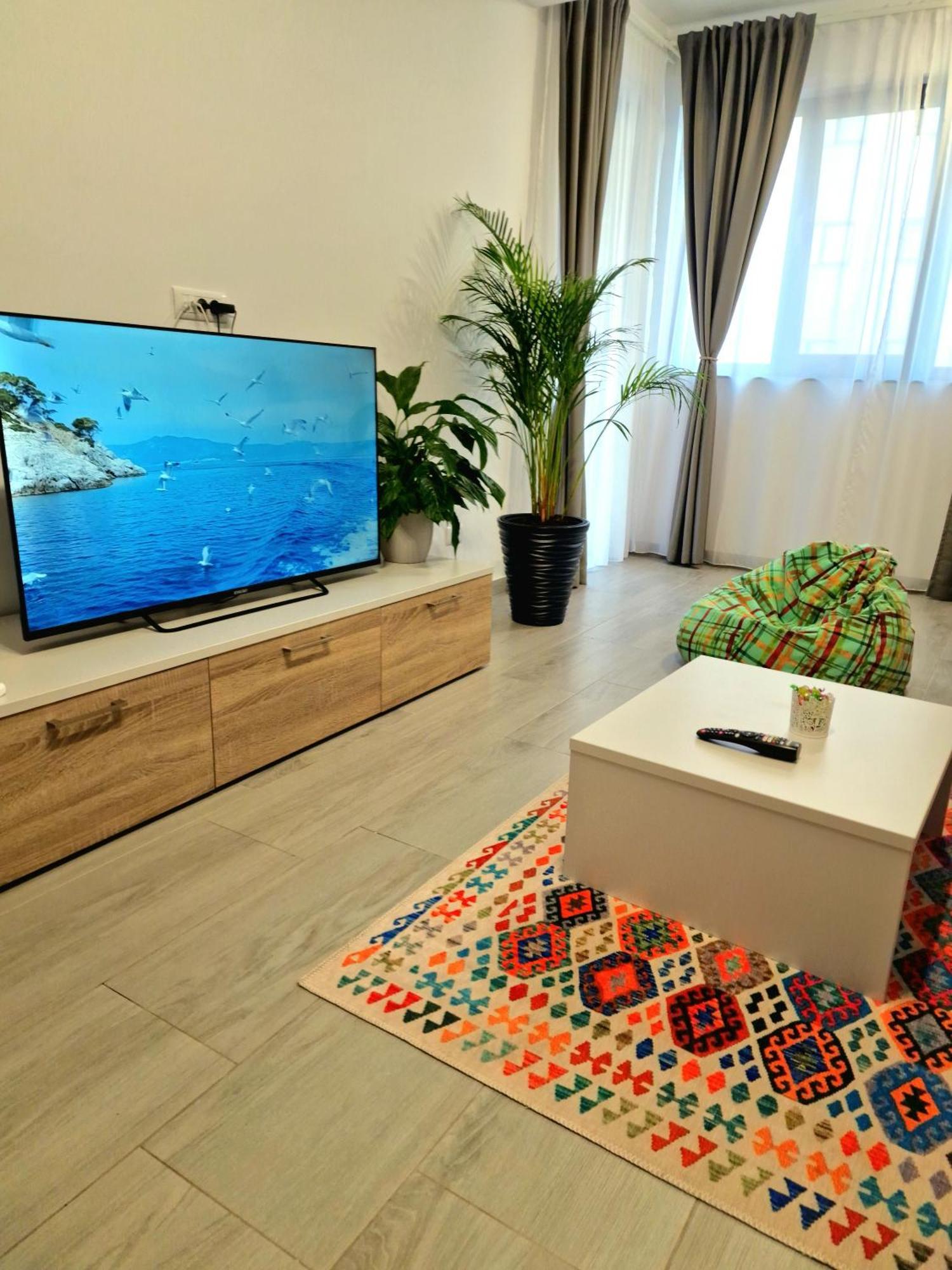 Vitan Central Oasis ---Free Secured Private Parking---Self Check-In-- Boekarest Buitenkant foto